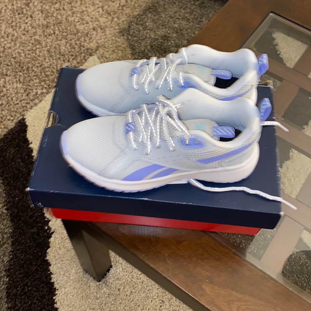 Great Christmas Gift!!!Brand new girls size 1 Reebok